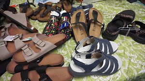 ONLY $270!!!! 14prs Womens Sandals!! BIRKENSTOCKS ~ Fila ~ SKETCHERS & More #23034L ***FREE SHIPPING INSIDE THE USA!*** Or, get it even sooner by picking up SAME DAY (M-F, excluding holidays. We are located in Wayne, MI 48184) How to Order: - Visit Our Site http://BigBrandWholesale.com - Locate the Lot(s) you wish to purchase - Add to Cart - Go to Checkout and Remit Payment | Big Brand Wholesale