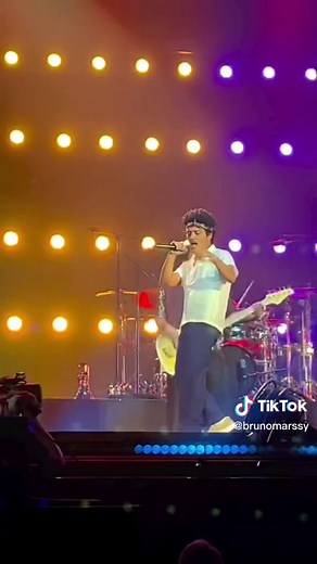 Bruno Mars performing ‘Finesse’ in Osaka, Japan, October 23rd. video via anandsnow on ig #brunomars