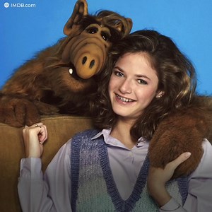 Schauspieler wurden übermäßig ausgebeutet. Aber Andrea Elson hat es am schlimmsten getroffen. Für sie war Alf nie ein Synonym für Familie. Die Produzenten wollten, dass sie für immer ein Kind bleiben würde. Und als sie in die Pubertät kam, wurde sie für immer aus dem Verkehr gezogen. | Ikonen