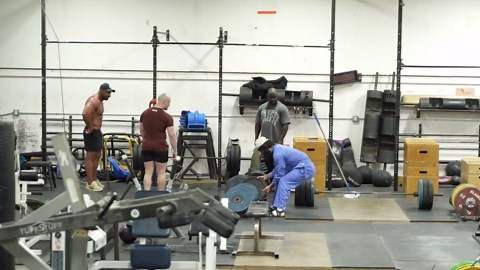 Hold My Mop Please. Anatoly Gym Prank