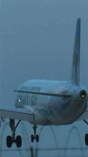 Frontier AIRBUS A321 plane about to land