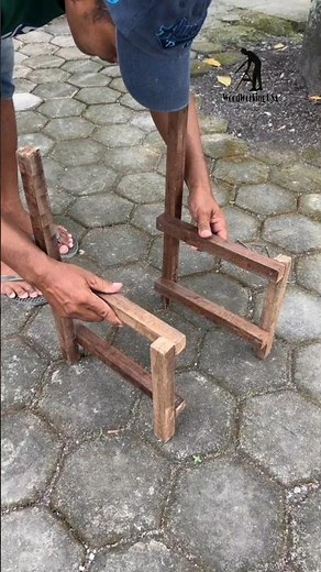 Sharing ideas for simple garden benches using pallet wood. #diy #woodworking #ideas #diybench