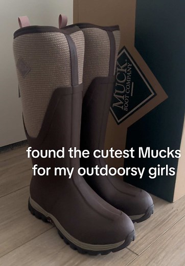 Cute and Practical Muck Boots for Outdoorsy Girls