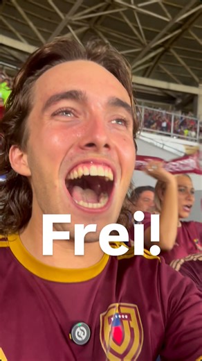 Artemi Grimm on Instagram: "Tag 247 meiner Reise ohne Flugzeug einmal um die ganze Welt Heute war ich noch angekettet in einem Industriegebiet und die haben mir gesagt ich komm hier nicht mehr raus. Und dann wurde ich einfach doch für das Spiel freigelassen! Ich bin so glücklich ich bin zwar viel zu spät im Stadion angekommen aber ich bin frei! Ich weiß nicht was jetzt passiert aber ich muss so schnell und unauffällig wie möglich das Land verlassen. Meine venezolanischen Freunde helfen mir und i