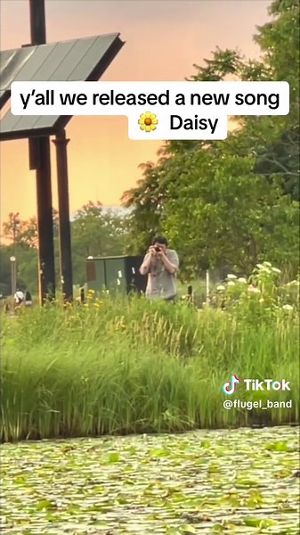 “Daisy” by Flugel out everywhere 🤗 #newmusic #chicagomusic #newband