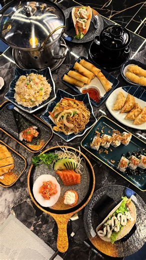 Quando um all you can eat te faz parar para apreciar o prato 👉 sabes que é bom. No Chimido, em Alcântara, há imensas opções de sushi e pratos quentes, tudo com uma qualidade acima da média. Ainda estou a pensar naquele prato de vaca do final do vídeo 🥹 E as vieiras? Incríveis mesmo 🤍 É daqueles sítios que surpreendem e que dá vontade de repetir sem pensar duas vezes. Já conheciam? Guardam para experimentar ou marcam alguém para ir convosco? 🍣✨