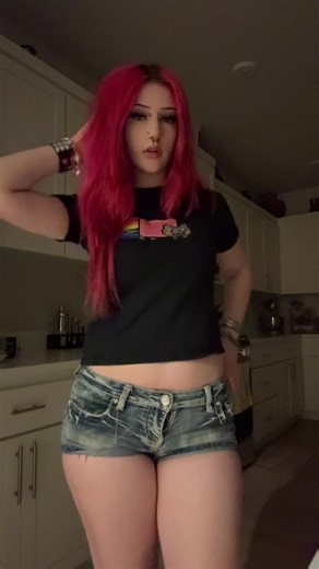 Yes the zipper is broken on my shorts #fypシ゚viral #xyzbca #fashion #alternativefashion #ilovemybf