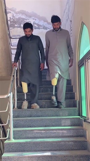 Below knee amputee leg walk / Best use artificial leg / prosthesis leg walk / first walk fake legs