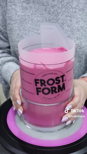 Tips for using Buttercream with Frost Form 🩷 - VERY thinly Crumbcoat your cake to hold in those pesky crumbs - Soften your buttercream by removing about 1/3, melting, and mixing back in (repeat as needed) Order Frost Form WORLDWIDE from www.frostform.com 💕 Free shipping with minimum order 🤗 #cake #cakedecorating