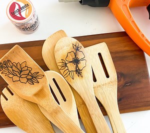 Soooo cool! SVG Torch porch reusable stencils = Custom Wooden Spoons 🤯 https://sofontsy.com/blogs/tutorials/reusable-mesh-stencil-project-ideas Floral SVGs used for the stencils can be found in the Bundle of Bundles 5.0 😍 https://sofontsy.com/products/bundle-of-bundles-5-0 | So Fontsy