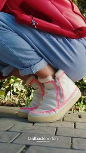 265K views · 306 reactions | Slip into autumn comfort with handmade boots by laidback london. ⭐⭐⭐⭐⭐ 4.9/5 (5,000+ Reviews) Try them for yourself  https://laidbacklondon.com/collections/moccasin-boots-and-shoes" | laidback london | Facebook