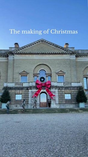 It’s time for our final installment of The Making of Christmas ✨🎅🎄 Featuring the arrival of 64 Christmas trees; decorating the Courtyard Café; a sprinkling of snow; Bilbo painted on the windows; ribbons, sparkles and chuckles galore🌟 Team Christmas is made up of our landscape team, facilities team, education team, housekeepers, volunteers, makers and of course Lady Leicester and Catherine Zoll. We are so excited to share what they’ve been creating and hope you love it as much as we do. Holkha