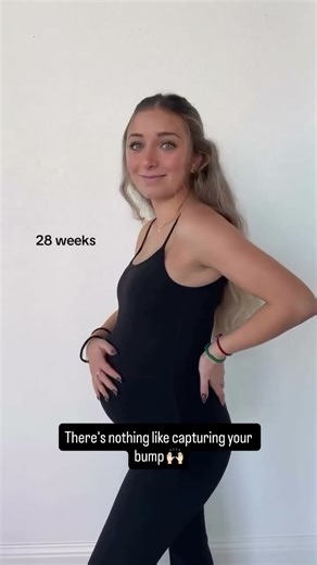 Time needs to slow down. BabyBump will keep your bump pics organized week by week 🤍📸