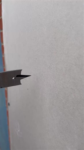 Bullfix is designed to spread the load behind the board instead of relying on one weak point at the surface. That’s what gives it real strength where standard plugs struggle. ✔ Holds up to 116kg per fixing when installed correctly ✔ Works on stud walls, dot & dab and insulated plasterboard (12.5–16mm) ✔ Clean install with confidence you can trust With the right fixing, plasterboard is far more capable than people think. Got a wall or a job you’ve been putting off? Drop it in the comments 👇 #Bul