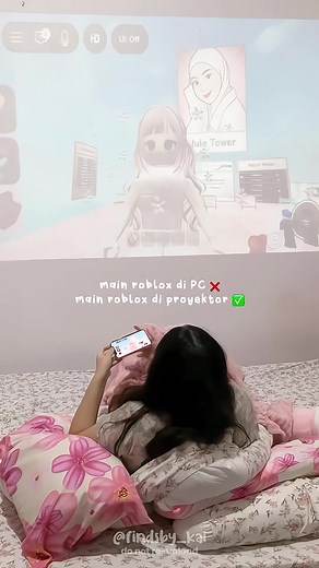 Main Roblox Seru dengan Proyektor Layar Besar