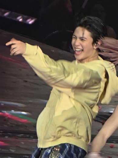 Exploring 'Fantastic Baby' at Riser Concert D3