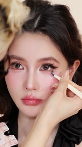 ✨ A gentle makeup look that highlights sweetness and femininity. 💛 🖇️DM booking me IG: @hair.academy_international YT: Manmakeup.official FB | Page: Man Make Up ______ #hairtutorial #makeupartist #makeup #makeuplovers #makeuptutorial | Man Channel