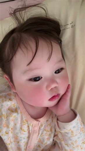 乖乖崽託臉臉 安安靜靜的發呆 你在想什麼呢 #騙你生女兒 #騙你生女兒 #騙你生女兒