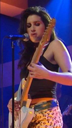 When Amy first stepped onto the stage of Later… with Jools Holland to sing “Stronger Than Me”🖤