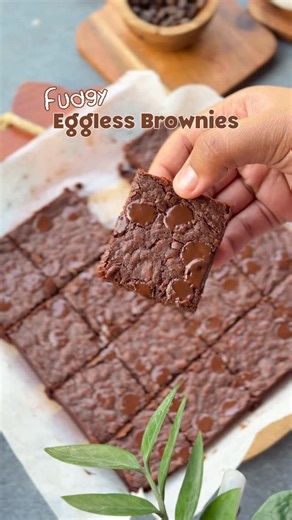 Namisha Bhandari | thenoshytales on Instagram: "The right algorithm brought you here 😏 Fudgy • Gooey • Crinkly — the only brownie recipe you need. Save it 🍫"