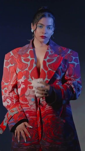 In the spring mood 💙🐚🌺💠 with graphic eyeliner 🌀 #graphicliner #transitionvideo #makeup #newaesthetic