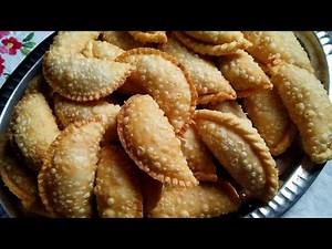 Mom's Special Recipe Of Making Perfect Suji & Mawa Gujia || Pedikya | Gujia Recipe