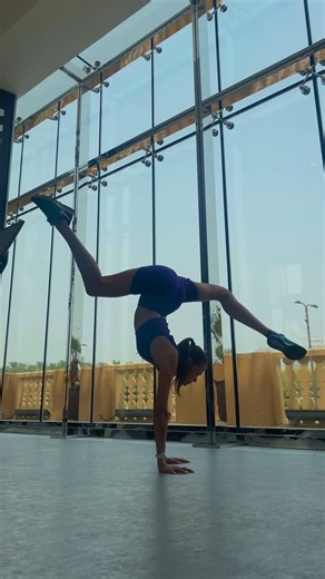 Lera the gymnast on Instagram: "Handstand challenge 🤸🏽‍♀️ . . . #handstand #handstandgirl #handstandchallenge #gymnastics #gymnast #gymnastgirl #gymnastlife #gymnastlifestyle #gymnastgirlstyle #gymnasticslife #gymnasticslifestyle #gymnasticschallenge #sportgirl #sportgirlstyle #sportlife #sportlifestyle #sportchallenge #sporteveryday #sporteverywhere #gymnasticseverywhere #gymnasticseveryday #handstandeveryday #handstandeverywhere #split #gymnasticssplits #flexiblegirl #flexiblepeople #flexibi