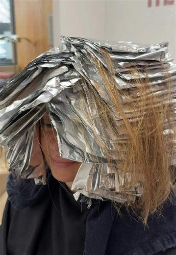 She’s rolling into 45 a little blonder! 💛✨🥳 #bob #blondehair #blondebob #nashvillehairstylist