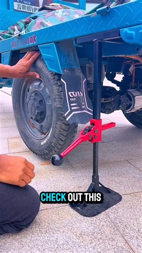 This Jack Lifts Heavy Trikes Easily