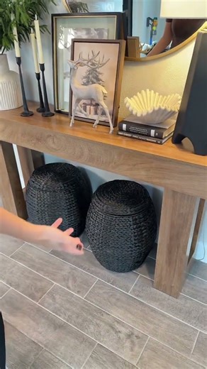 If you’re looking for an affordable entryway table, you can’t go wrong with this one #entrywaytable