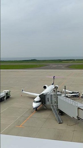 【新潟空港】IBEXエアラインズ CRJ700 搭乗ゲートでの駐機風景