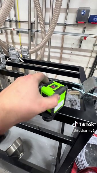 2-line self leveling laser lev