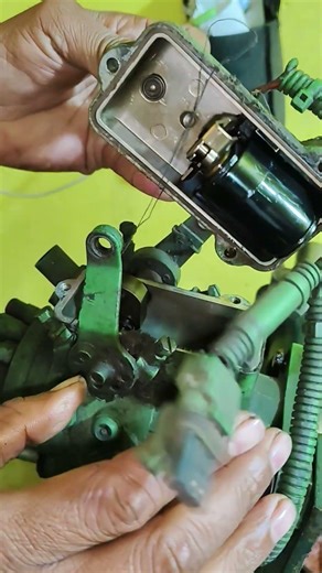 Stanadyne Fuel Injection Pump Removal Process 🤔 #shortvideos #viralshort #automobile #sagardiesel