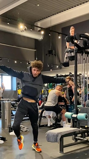 Tag someone who trains so wrong 😅 Epic gym fail with LAT 🤯 #mrsus #patrox #workout #gym #fitness #chestday#funny #comedy #fail #fight #stuntman | PATROX