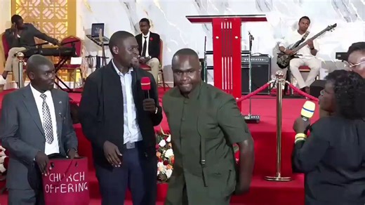 “Huyu ni Dr Susan hana makaratasi ya udaktari lakini Sakaja alimpatia cheo ako Mama Lucy Hospital”Nairobi Governor Johnson Sakaja is under fresh public criticism after a viral video surfaced, showing him casually and lightheartedly introducing a new board member for Mama Lucy Kibaki Hospital.