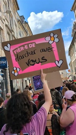 Marche contre les discriminations LGBTQIA+