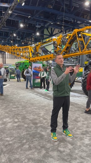 Chase had the opportunity to connect with Tim, a product expert with John Deere, on the latest enhancements to the Hagie STS16 Sprayer. #CommodityClassic2024 | AgriVision Equipment