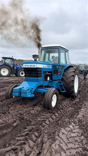 Tw 25😍💪🏼💨 #ford #fordtw20 #trekkertrek #wnpmeer #zwettedoempdabaaaiii🚜🚨🥳🤩 #winternightpullingmeer #dikketrekker #poah #boerentrots #loonwerkismooiwerk #farmlife #agriculture #trotsopdeboer #zwaailampenaanengaan