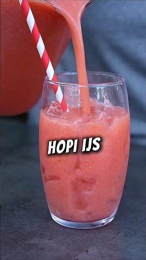 watermeloen mocktail met aardbeien, munt en citroen. Tegen de warmte natuurlijk! #mocktail #heatwave