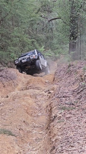 ls1 gq patrol lifting wheels on ellis track #ls #nissanpatrol #4x4 #offroad #4wd #nissan