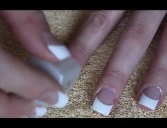 Gelnägel lackieren - so gelingt's