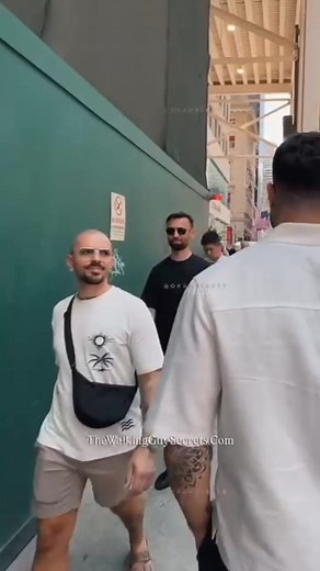 Tall man walking down the street Public reaction #rescuepets #viemdacodia #helpspets #viralreels #Gogi #PetsHelp #100kgchallenge #viralpets #1MillionChallenge #1980s #walkingdead #walkingchallenge #reactionvideo #publicreaction #publicrelations #viralsreelsfb #newyorkhairstylist #walwers #funwalk2025 | Okan serbes