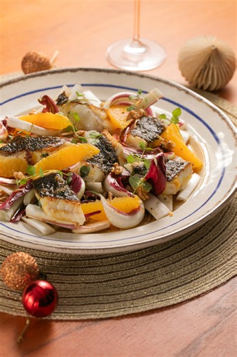 Rombo in padella = il vostro prossimo secondo piatto preferito!😍 Troppo buono🧡 @sebastian fitarau, nostro resident chef creator Trovate il testo ricetta qui 👉 https://ricette.giallozafferano.it/Rombo-in-padella-con-insalata-di-arance-radicchio-e-noci.html | Giallozafferano