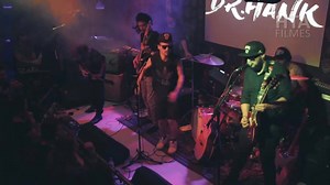 1.9K views · 27 reactions | DR. HANK tocando "Ssaporra" pela primeira vez ao vivo, na "Hanker Night" no Positive Music Bar, em Canela - RS. Prefere ver no YouTube? Siga nosso canal! https://youtu.be/nmwq-2rStJY HTA Filmes | Positive Produtora | Facebook