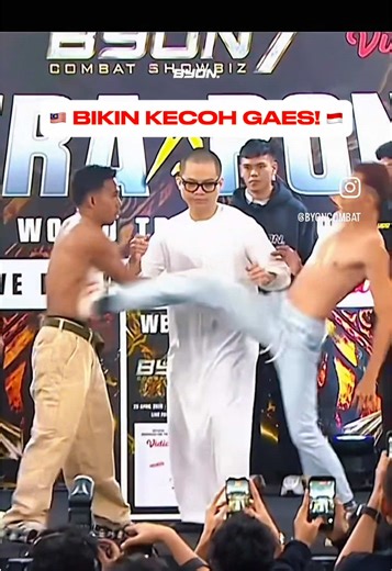 WEIGH-IN & PRESSCON BYON COMBAT SHOWBIZ 7! Ini dia Main Card pertarungan di BYON7 pada 25 April ini! Jangan lepaskan peluang ini untuk saksikan siapa yang bakal merangkul pulang BYON KICKSTRIKING ASIA TITLE BELT di antara Putra Abdullah dan Ronal Siahaan! Dapatkan tiket Pay-per-View sekarang di Vidio dengan harga RM17 sahaja! #BYON7 #byoncombat #byonsports #byoncombatshowbiz