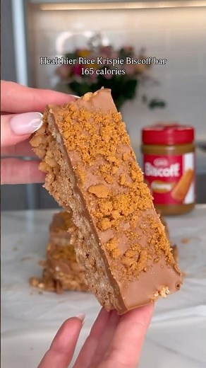 High Protein Biscoff Rice Krispie Squares! Only 164 Calories!🍪🍚🍫#food #shorts #highproteinrecipes