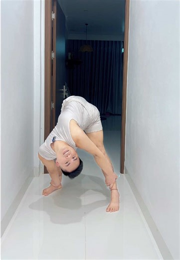 Linh Ơi Đến Giờ Học Rồi 👀👀 / Học YoGa Vặn Xoắn Đi Linh / #trendingreelsvideo #yogaonline #yoga #YoGaVặnXoắn #