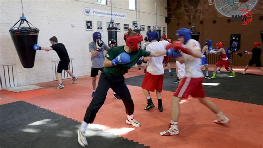 【拳击训练】Intense Boxing Workout: Partner Drills, Heavy Bags, and Weights