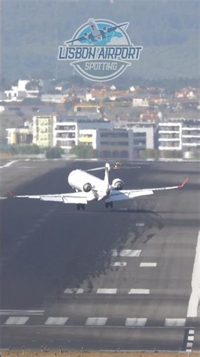 CRJ1000 Crosswind Landing at Lisbon Airport