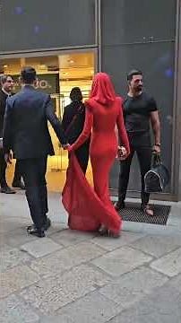 Federica Panicucci looks fantastic in red.